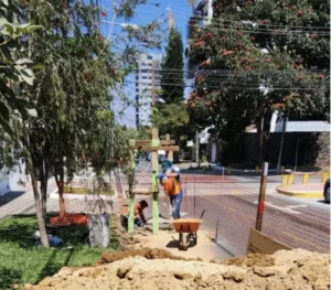 Las construcción de edificios conectándose a la red de drenajes tiene en vilo a los vecinos pues temen colapse y provoque hundimientos. La municipalidad asegura que no hay problema. 