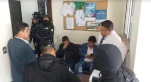 Se emitió orden de aprehensión en contra de Pascual Tzep Tambriz el 9 de mayo. Este martes 18 de junio se presentó en la sede del Organismo Judicial de ese departamento donde fue detenido. 