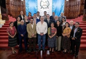 En esta herramienta encontrarás quiénes son los gobernadores de los 22 departamentos, más una reseña de su experiencia previa a ocupar el cargo. 