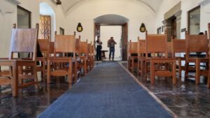 Autoridades de conservación detectan problemas estructurales significativos donde se celebran las reuniones de concejo, en la segunda planta del histórico edificio que data de 1740.