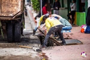 La suspensión del servicio de agua potable, caída de postes del tendido eléctrico y derrumbes fueron solo algunas de dificultades que enfrenta debido a las lluvias y crecidas del río Santa Marta. 