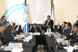 Luego de cuatro sesiones, la Comisión de Asuntos Municipales enviará al pleno la iniciativa para hacer borrón a la deuda de 11 municipalidades.