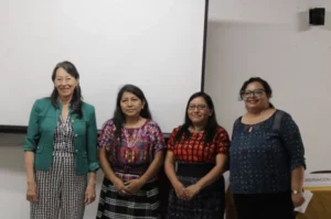 Desde 2002 las organizaciones de mujeres participan en los Consejos de Desarrollo Departamentales, y en el Consejo Nacional de Desarrollo Urbano y Rural.