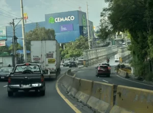 Este es uno de tres pendientes que el CIV tiene sobre la carretera CA-9 en jurisdicción de Villa Nueva. También descubrieron grietas en el puente Tejada Wylde.