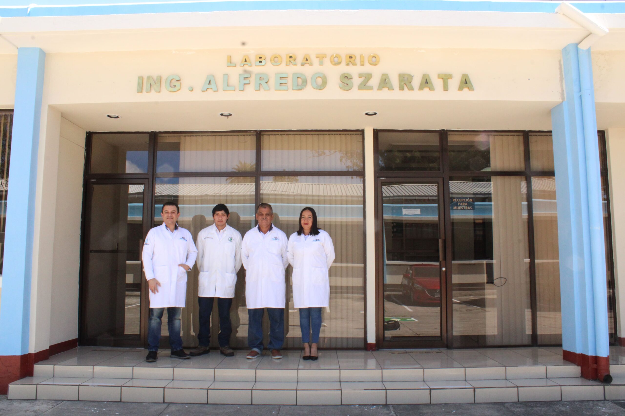 El Laboratorio de Agua se creó en 1976 y su construcción finalizó en 2000, son parte del Instituto de Fomento Municipal (Infom). Sus precios son hasta cinco veces menores que en lo privado.