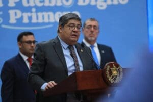Los acuerdos publicados en el Diario Oficial el 17 de marzo obligan a motoristas y conductores a contar con un seguro contra terceros, algo que estaba en la ley de tránsito desde 1998.