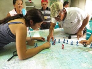 A 38 kilómetros de Santa Elena, Petén, está el museo que sin vitrinas muestra una parte de la historia de Guatemala. Un lugar donde se pregunta y se vive la experiencia.