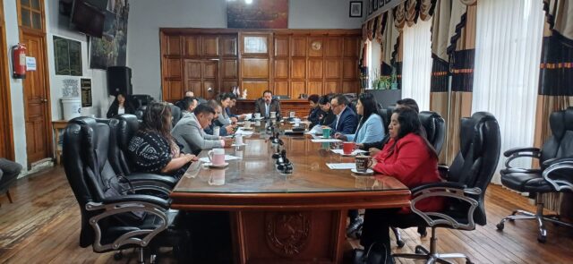 La municipalidad de Quetzaltenango pagó más de Q170 mil a la empresa Rogisa S. A. para reparar el techo y pintar las paredes de un salón de Cefemerq, para Miss Universo Guatemala.