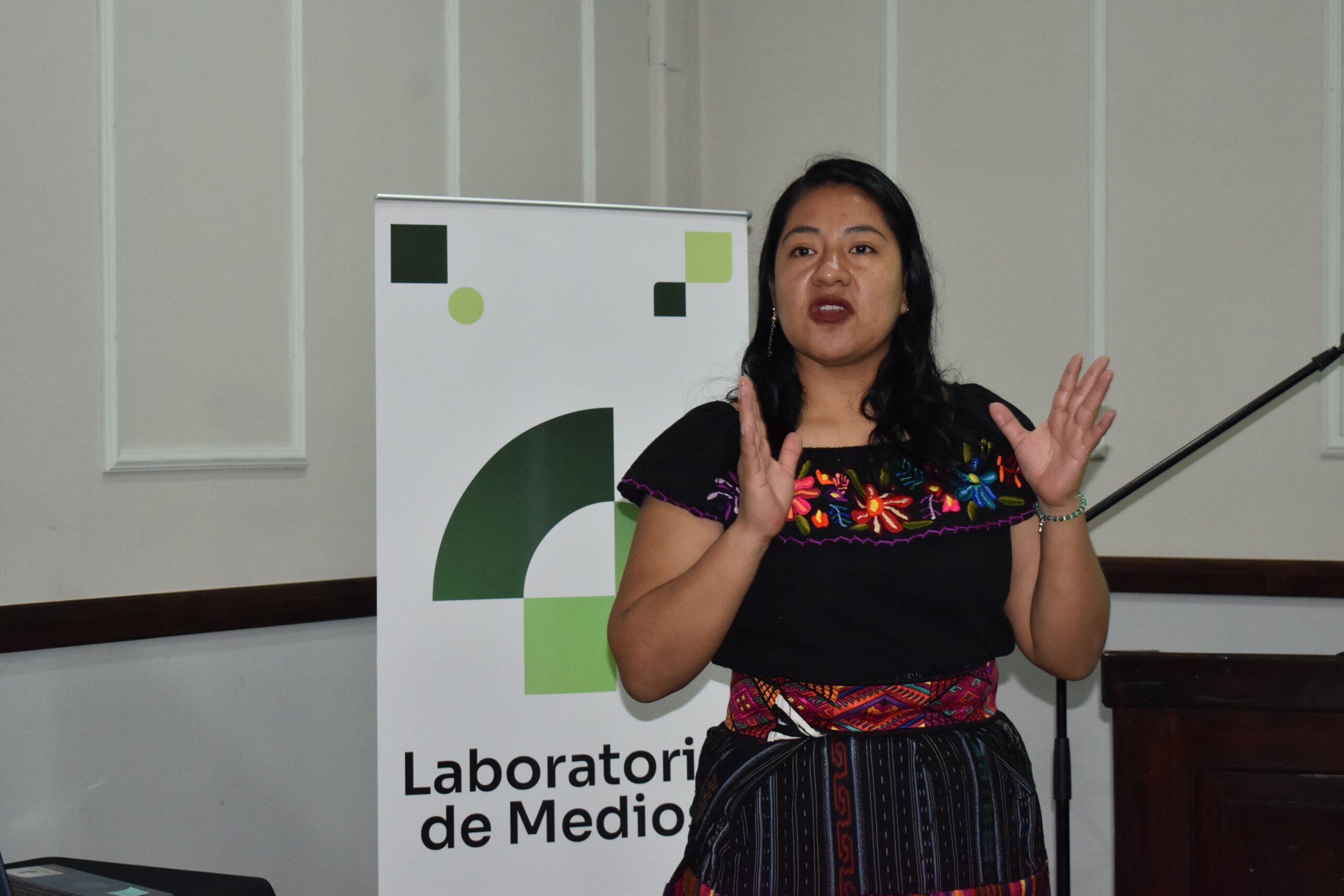 Gloria Apén, defensora del territorio, explica cómo las prácticas ancestrales han protegido el ambiente y por qué cuidar la naturaleza también es escuchar la voz de los pueblos.