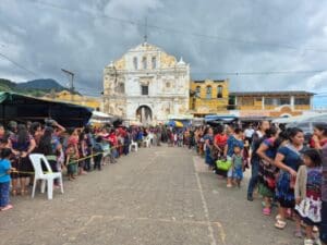 Al cierre de esta nota, otra 213 casas presentan daños leves y 153 moderados. El dato cubre el 75 % del área afectada. Hay 3 mil 389 personas afectadas en Santa María de Jesús.