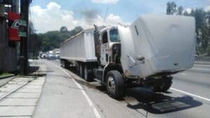 Desde el lunes 11 de agosto, la municipalidad de Guatemala y transportistas se reunen para lograr acuerdos. Lograron uno, la comuna no impondrán multas de hasta Q500 mil por obstruir vías.