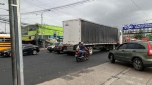 El alcalde Ricardo Quiñónez anunció el 15 de agosto (2025) que la Calle Martí estaba habilitada. El 21, vecinos reportaron daños en el tramo recién estrenado.