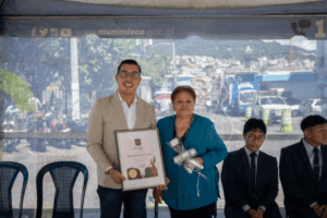 Por ejemplo, Moris González es alcalde auxiliar de la zona 3 de Mixco y es el concejal IV de la comuna. Una práctica clientelar que elimina la participación ciudadana. 