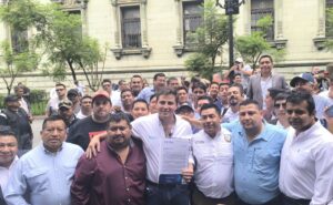 Sebastián Siero encabezó la caminata para entregar cartas al presidente Arévalo. El ejecutivo se refirió a él como quien “ha instrumentalizado la política municipal”.