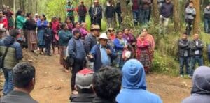 Vecinos de aldeas de San Francisco La Unión, Quetzaltenango, se reunieron en un bosque del municipio donde se construirá la Planta de Tratamiento de Basura, para mostrar su descontento.