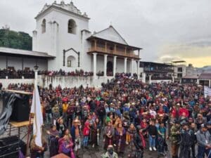 “Pedir la renuncia de un alcalde no es nomás”, advirtió el alcalde de Santiago Atitlán, Francisco Coche Pablo. Comunitarios le respondieron con 7 mil firmas para que deje el cargo.