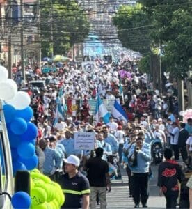 Más de 500 desfiles, 1 mil 500 antorchas extenderán sus recorridos por tres días. Y una carrera figuran entre algunas de las actividades que pondrán a prueba la paciencia. 