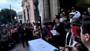 La municipalidad de Santiago Atitlán abrirá de nuevo el lunes. Autoridades ancestrales de Santiago Atitlán y vecinos pidieron declarar vacante el cargo de alcalde.