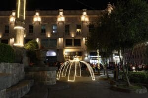 La municipalidad de Quetzaltenango destinó Q359 mil 950 mil a la compra de luces, estructuras metálicas, colocación de adornos y mentenimiento a un mismo proveedor, Escape BRM.