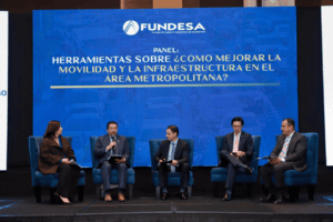 En la ciudad de Guatemala se pierden en promedio 54 días al año por persona en atascos viales. Fundesa lo identifica como una emergencia nacional con impacto en la productividad y calidad de vida.