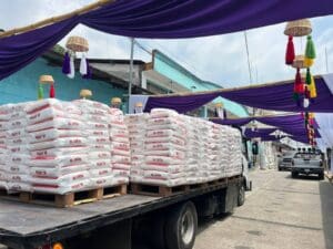 Sardinas, chocolate e ingredientes para elaborar pan de Semana Santa. Son algunas de las compras que realizan municipalidades para entregar dichos productos a sus vecinos.