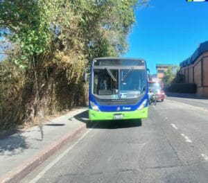 En el diario oficial, la municipalidad de Guatemala publicó el acuerdo COM-13-2026 que autoriza el cobro de Q7.50 por pasaje en 17 nuevas rutas en la ciudad.