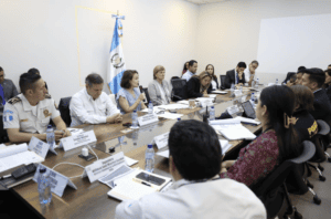Vecinos de Mixco exponen sus inquietudes acerca de la falta de agua, tala de árboles en el Cerro Alux y contaminación. Foto: Congreso de Guatemala.