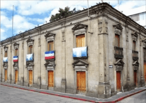 El Juzgado de Paz Penal de Quetzaltenango declaró con lugar el cambio de delito en contra de Edgar Aroldo López Morales, director de Casa No’j. Rechaza el intento de desestimar la denuncia.