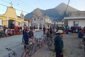 La comunidad de Llanos del Pinal de Valle de Palajunoj, Quetzaltenango, expulsó el jueves 9 de abril a los transportistas locales por negarse a respetar la tarifa acordada.