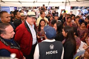 En medio de la celebración en el área Ixil por declararla una región libre de pisos de tierra, los alcaldes están interesados en hacerse de los datos del Registro Social de