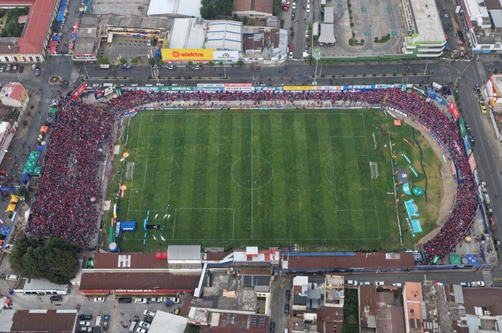 La capacidad actual del Estadio Mario Camposeco es de 11 mil 2002. Foto: municipalidad de Quetzaltenango.