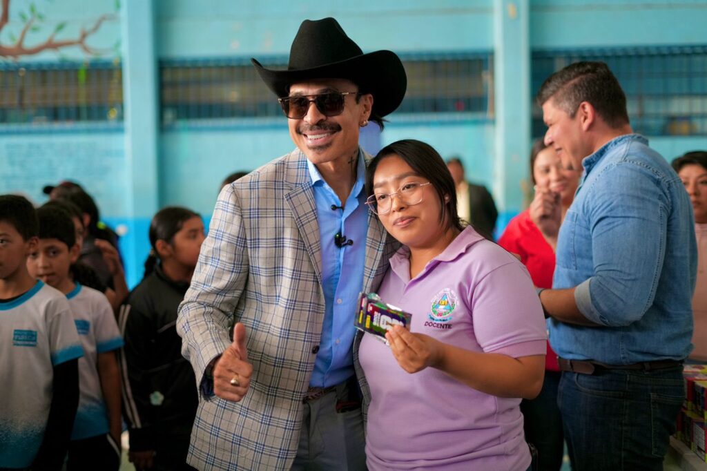 El alcalde de Mixco está en preparativos de su candidatura presidencial para las elecciones de 2027 con el partido Creo, según dejaron entrever dos militantes de esa agrupación política. Peero Neto Bran aún no confirma.