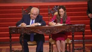 Los gobiernos de Guatemala y del Reino Unido firmaron el memorando de entendimiento para concretar el MetroRiel. La obra podría tomar dos o tres periodos de gobierno.