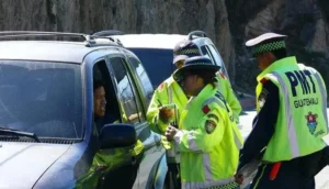 Según del tipo de vehículo que conduzcan así será la multa, la cual podría llegar a ser hasta de Q50 mil si presta algún tipo de servicio, sea taxi o de carga.