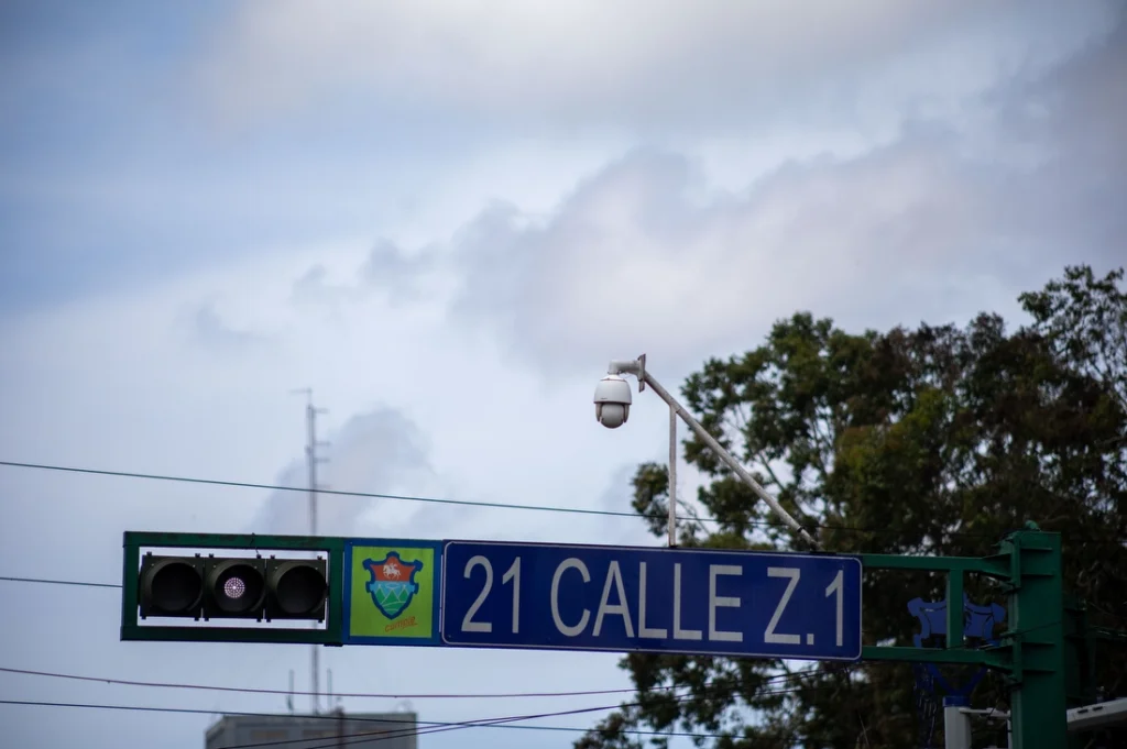 Las cámaras del centro de monitoreo de la capital de Guatemala se pueden observar en el centro del municipio. Foto Christian Gutiérrez.