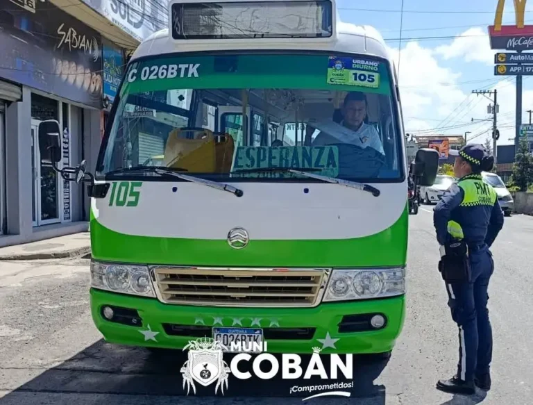 En Cobán los transportistas pedían Q3 de aumento al transporte público, lograron Q2 para cobrar al usuario general y Q1.50 para estudiantes. La medida es temporal.
